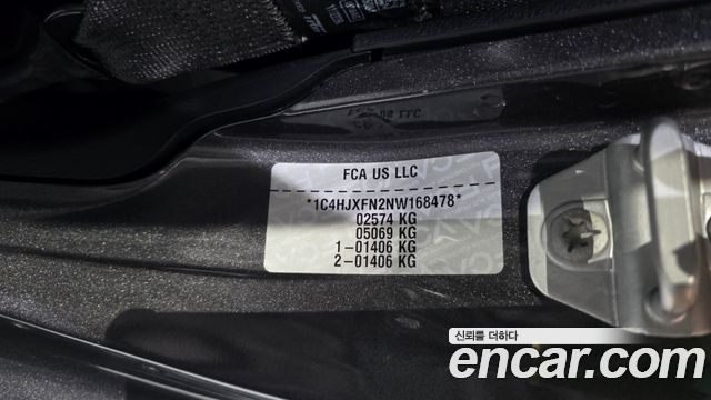Jeep Wrangler 2022 — photo 35