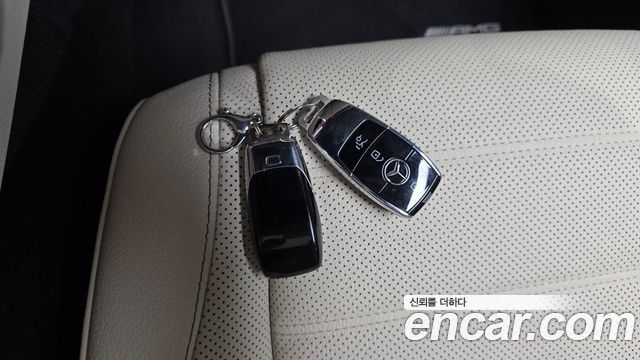 Mercedes-Benz GLS-Class 2022 — photo 22