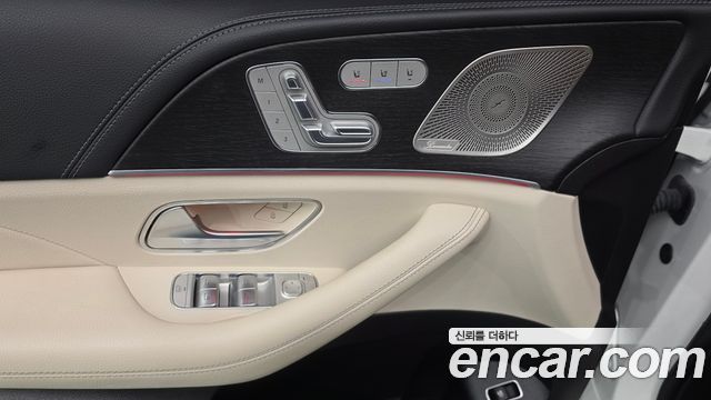 Mercedes-Benz GLS-Class 2022 — photo 28