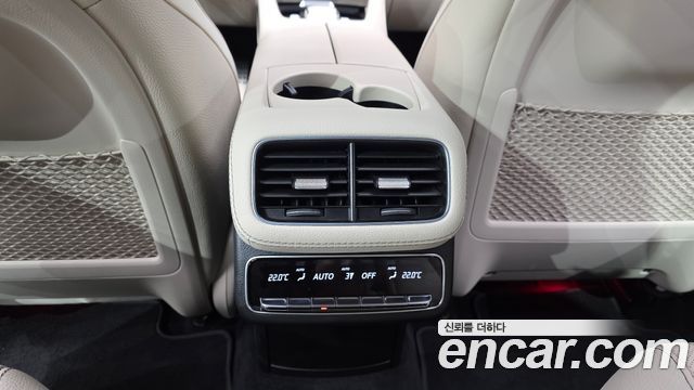 Mercedes-Benz GLS-Class 2022 — photo 29