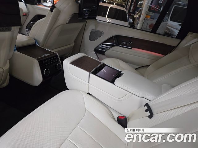 Land Rover Range Rover 2023 — photo 11