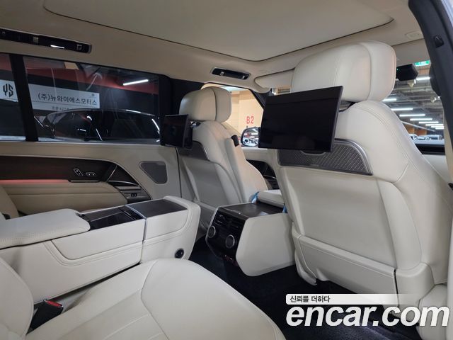 Land Rover Range Rover 2023 — photo 16