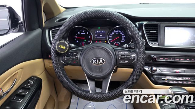 Kia Canival 2018 — photo 13