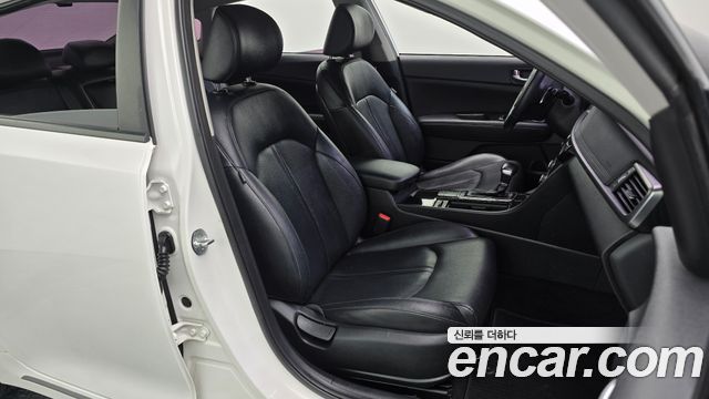 Kia K5 2016 — photo 18