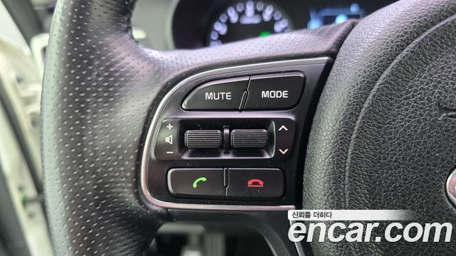 Kia K5 2016 — photo 22