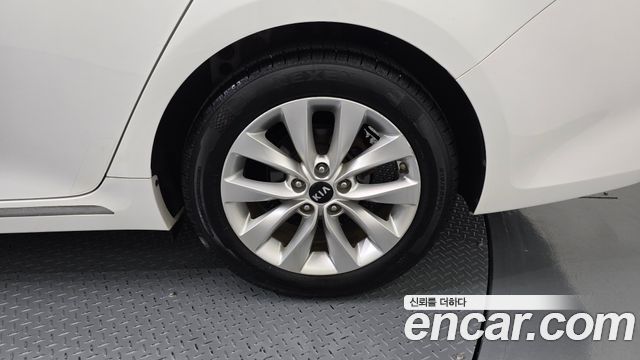 Kia K5 2016 — photo 7