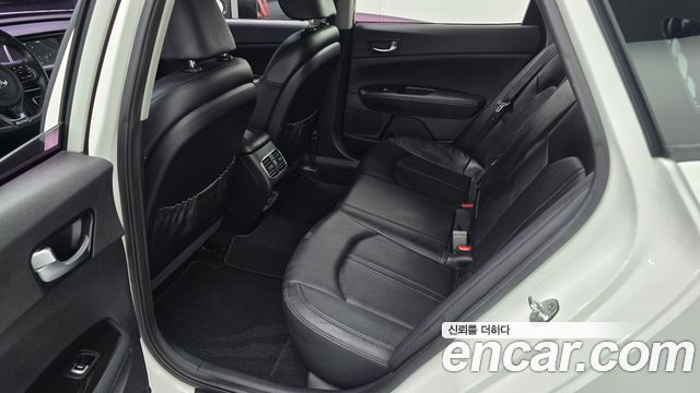 Kia K5 2016 — photo 16