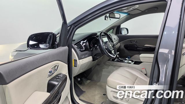 Kia Canival 2018 — photo 13