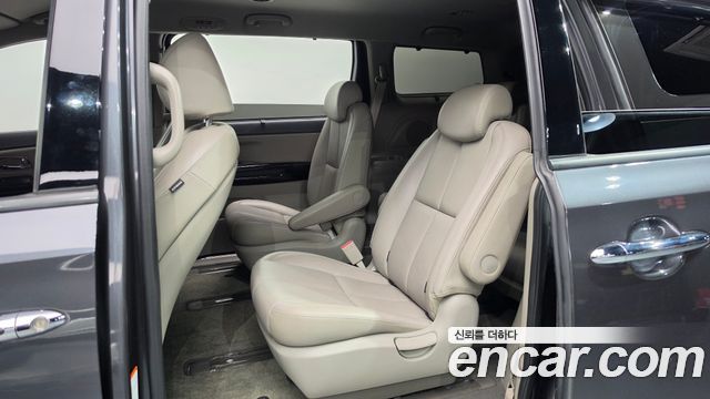 Kia Canival 2018 — photo 17