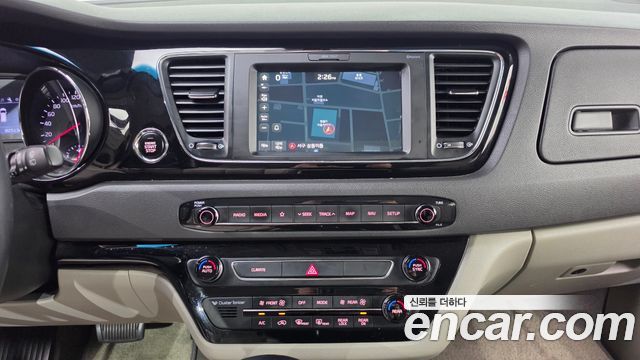 Kia Canival 2018 — photo 19