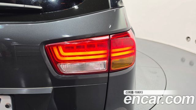 Kia Canival 2018 — photo 9