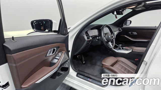 BMW 3-Series 2021 — photo 13
