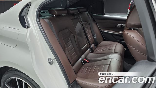 BMW 3-Series 2021 — photo 17