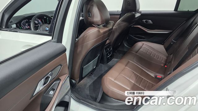 BMW 3-Series 2021 — photo 18