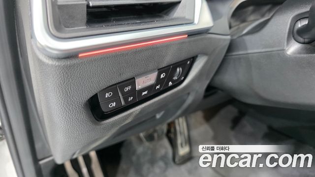 BMW 3-Series 2021 — photo 25