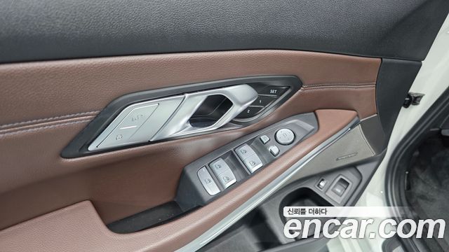 BMW 3-Series 2021 — photo 26
