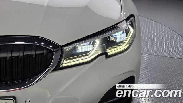 BMW 3-Series 2021 — photo 8