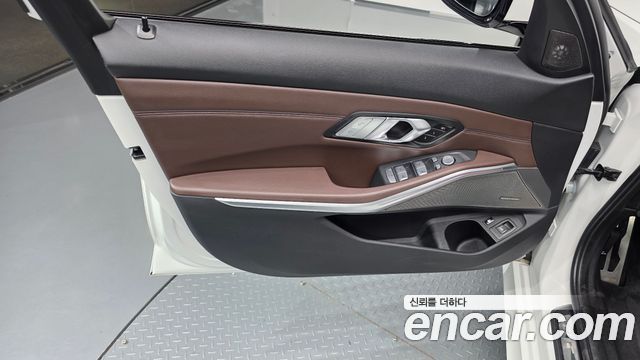 BMW 3-Series 2021 — photo 14