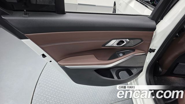 BMW 3-Series 2021 — photo 15