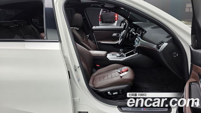 BMW 3-Series 2021 — photo 16