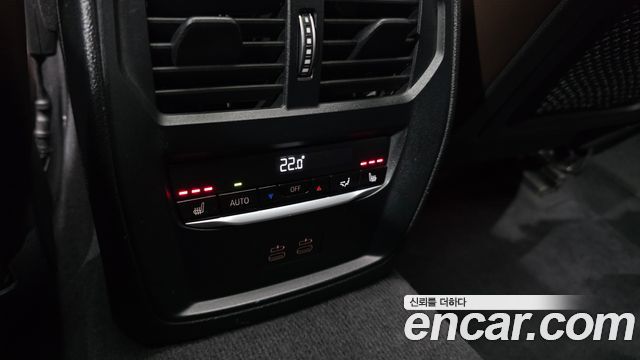 BMW 3-Series 2021 — photo 29