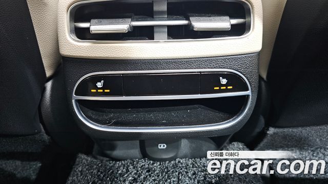 Genesis GV70 2021 — photo 18