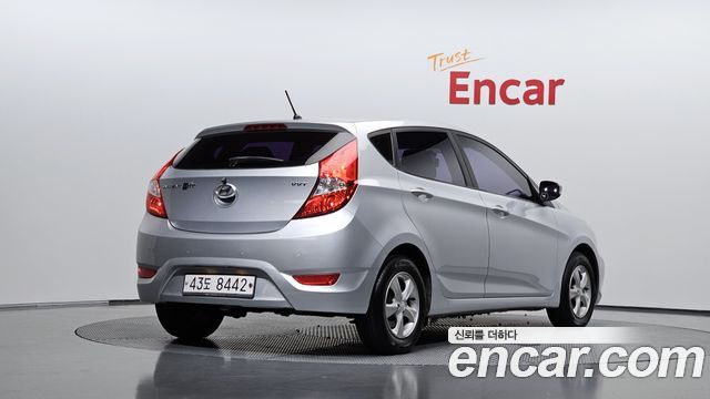 Hyundai Accent 2014 — photo 2