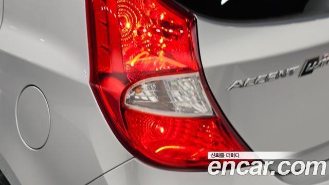 Hyundai Accent 2014 — photo 9