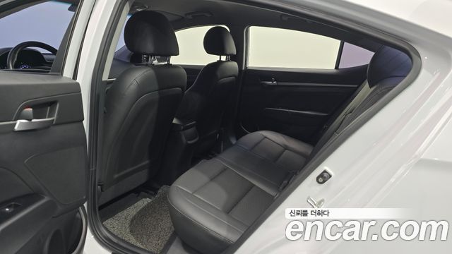 Hyundai AVANTE 2020 — photo 17