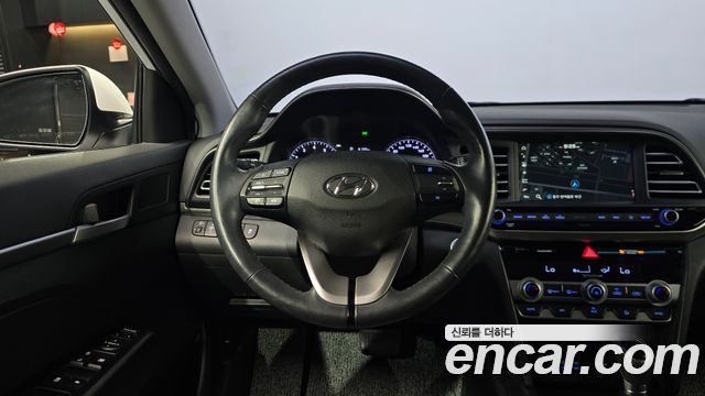 Hyundai AVANTE 2020 — photo 18