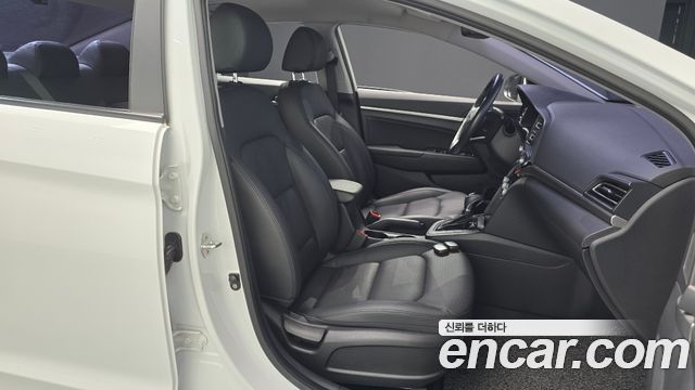 Hyundai AVANTE 2020 — photo 16