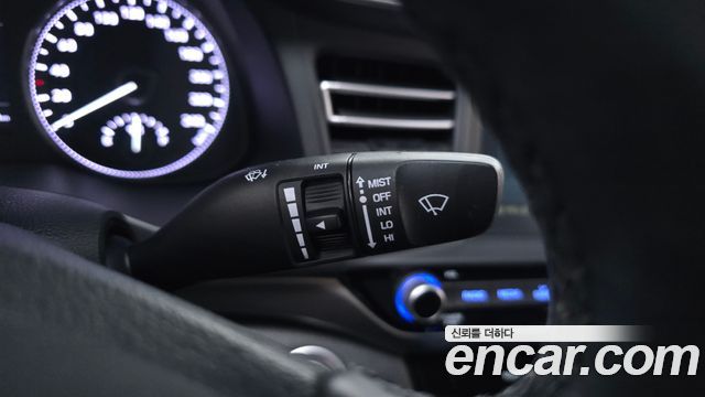 Hyundai AVANTE 2020 — photo 28
