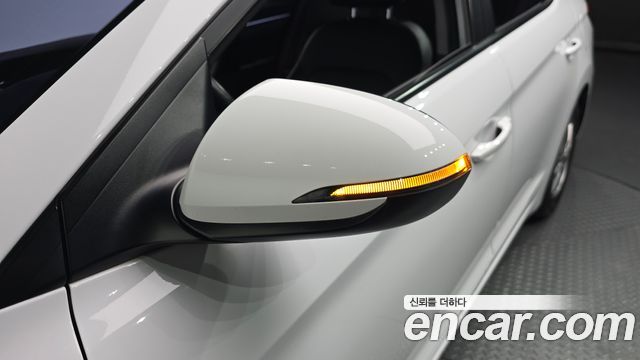 Hyundai AVANTE 2020 — photo 30