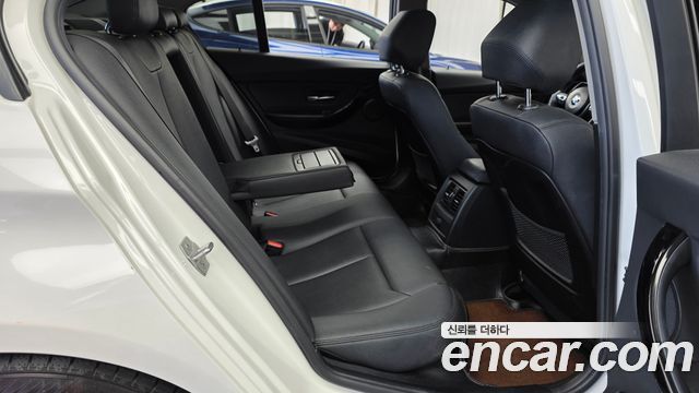 BMW 3-Series 2017 — photo 12