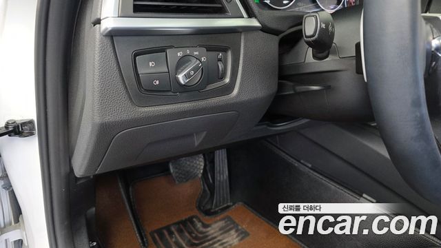 BMW 3-Series 2017 — photo 18
