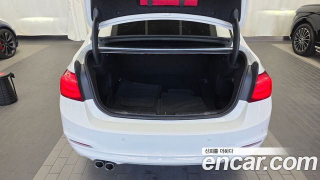 BMW 3-Series 2017 — photo 20