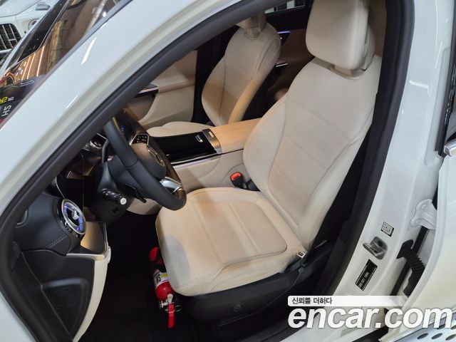 Mercedes-Benz GLC-Class 2025 — photo 9
