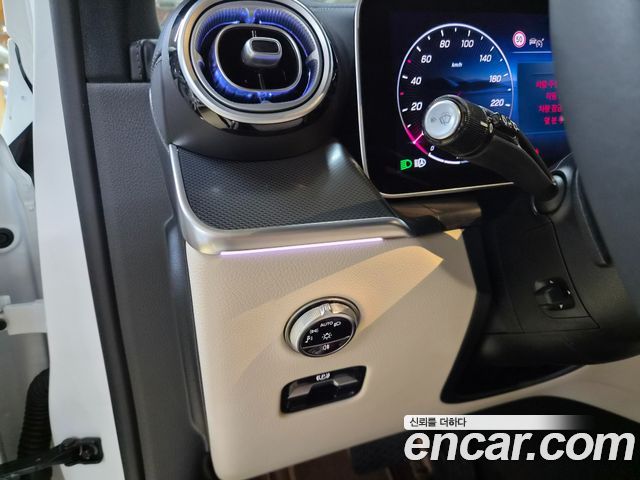 Mercedes-Benz GLC-Class 2025 — photo 16