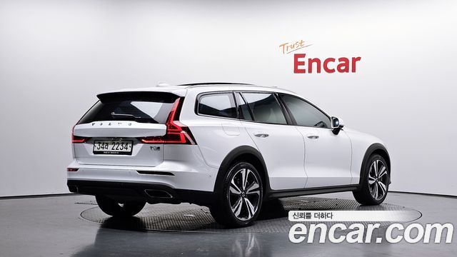 Volvo V60 2019 — photo 2