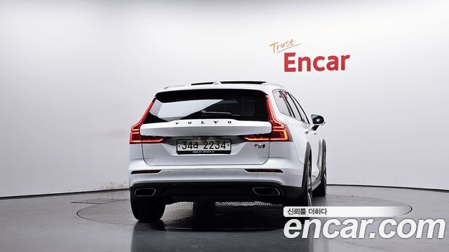 Volvo V60 2019 — photo 4