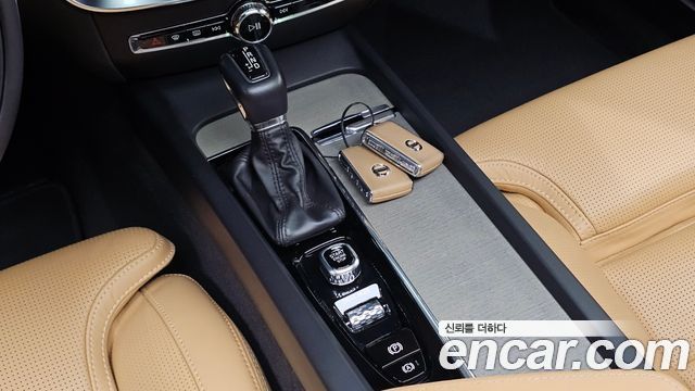 Volvo V60 2019 — photo 12