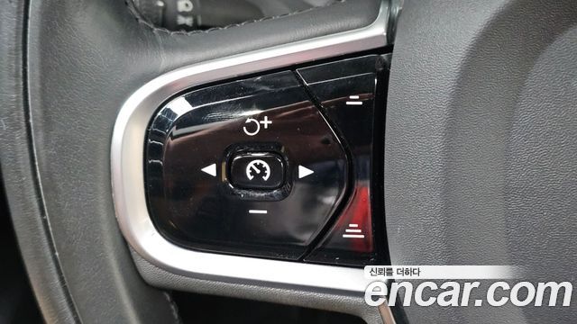 Volvo V60 2019 — photo 24