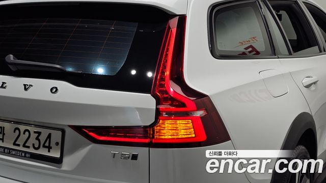 Volvo V60 2019 — photo 9