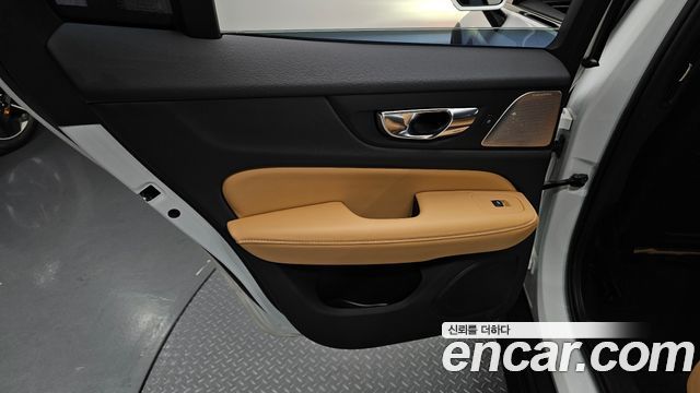 Volvo V60 2019 — photo 15