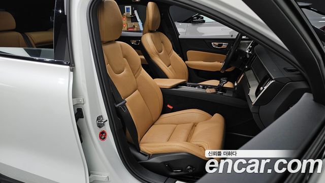 Volvo V60 2019 — photo 16