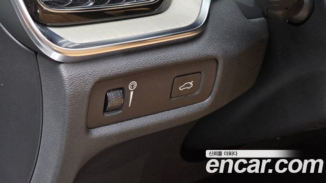 Volvo V60 2019 — photo 31
