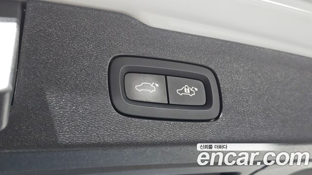 Volvo V60 2019 — photo 35