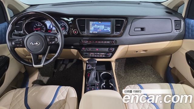 Kia Canival 2020 — photo 10