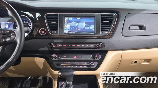 Kia Canival 2020 — photo 18