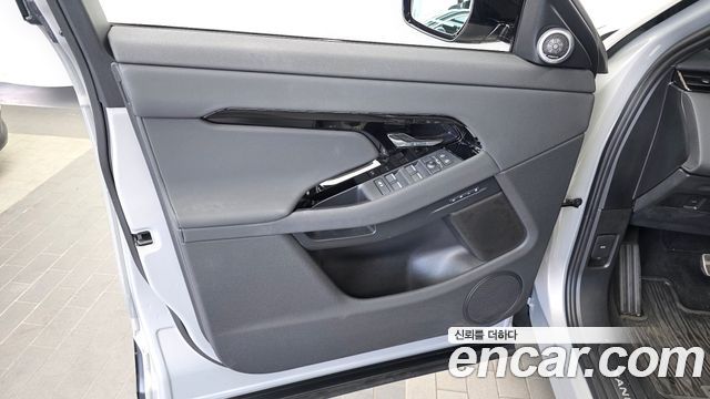Land Rover Range Rover Evoque 2025 — photo 14